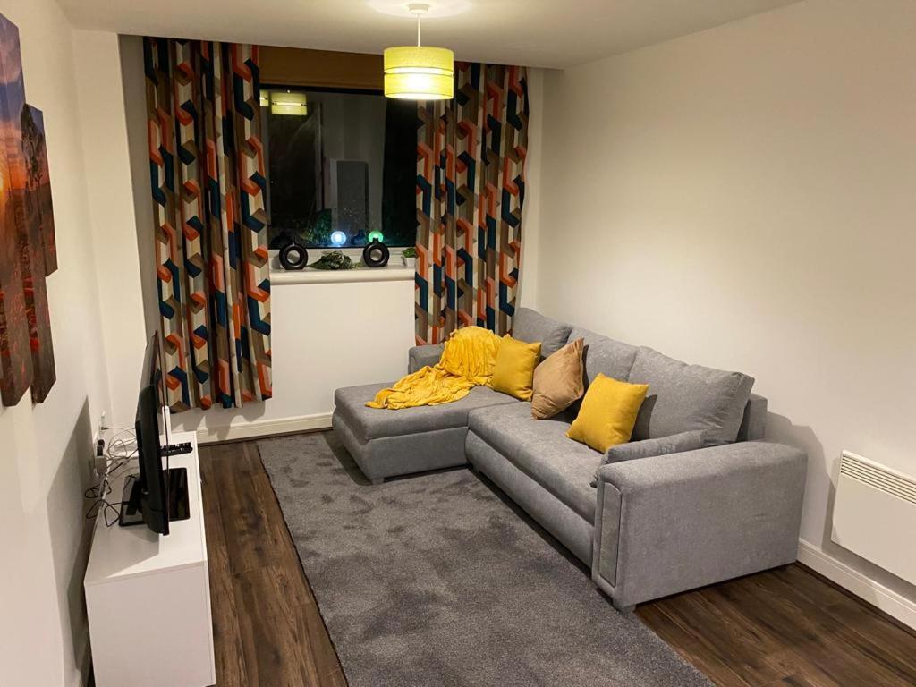 Spacious 1 Bed Relocation Apartment Free Parking, Brierley Hill Exterior photo